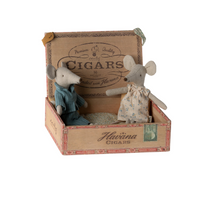 MUM AND DAD IN CIGAR BOX