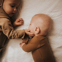 THE RIBBED ONESIE - CINNAMON