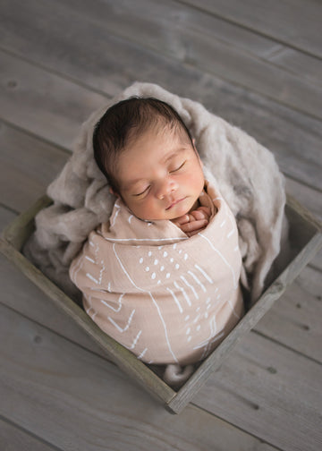 LUXE MUSLIN SWADDLE - ALMOND MUDCLOTH