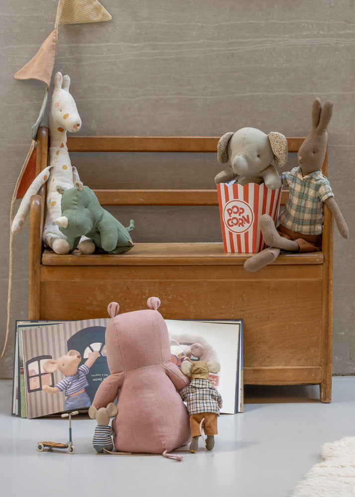 SAFARI FRIENDS - ELEPHANT - SMALL - POWDER