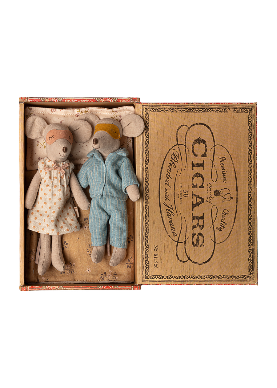 MUM & DAD MICE IN CIGARBOX