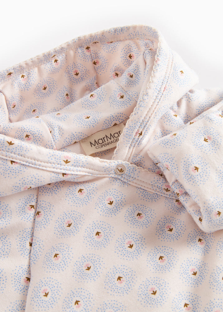 Baby outfit with floral pattern and 'Mama' label on a white background