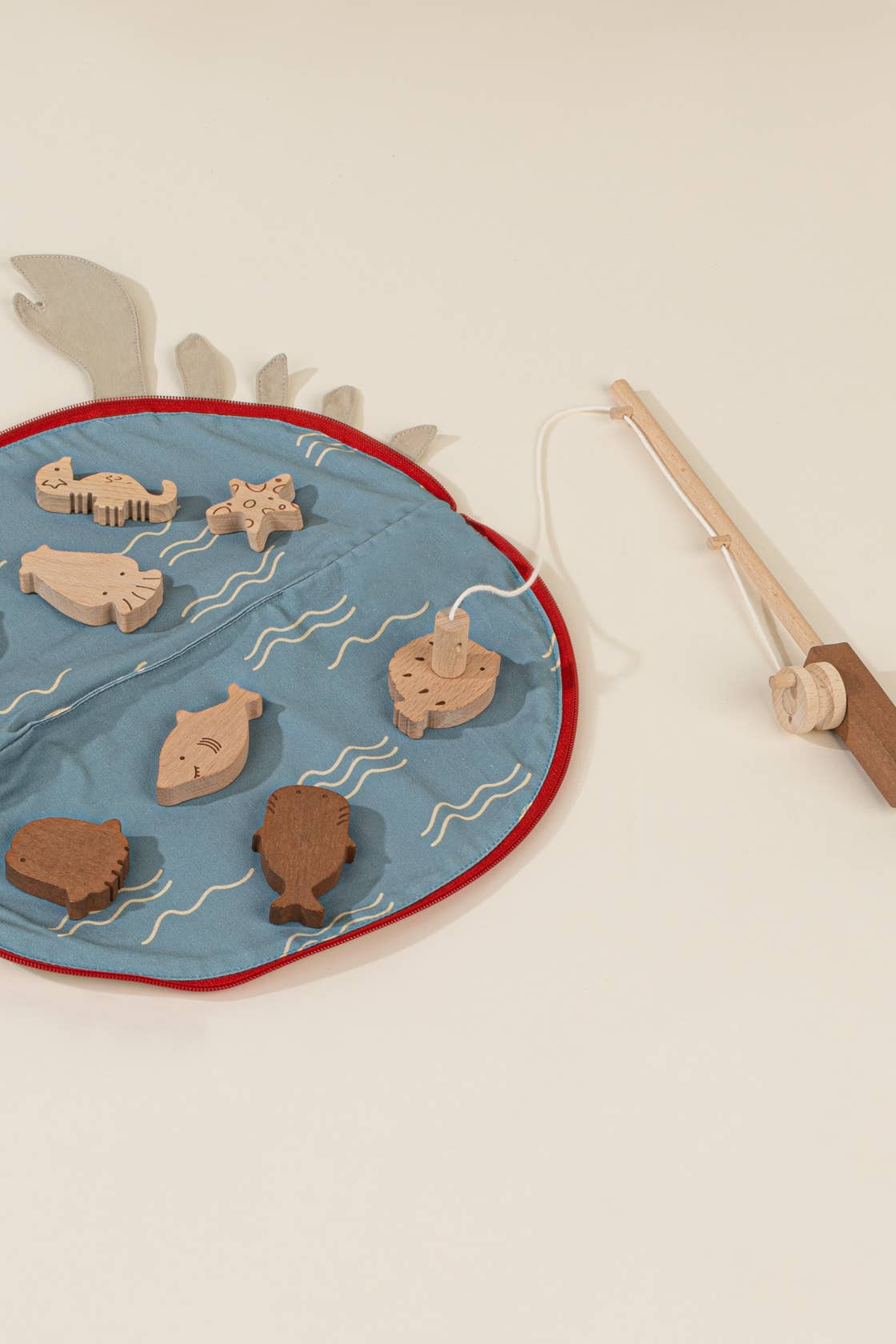 WOODEN FISHING GAME IN CRAB BAG