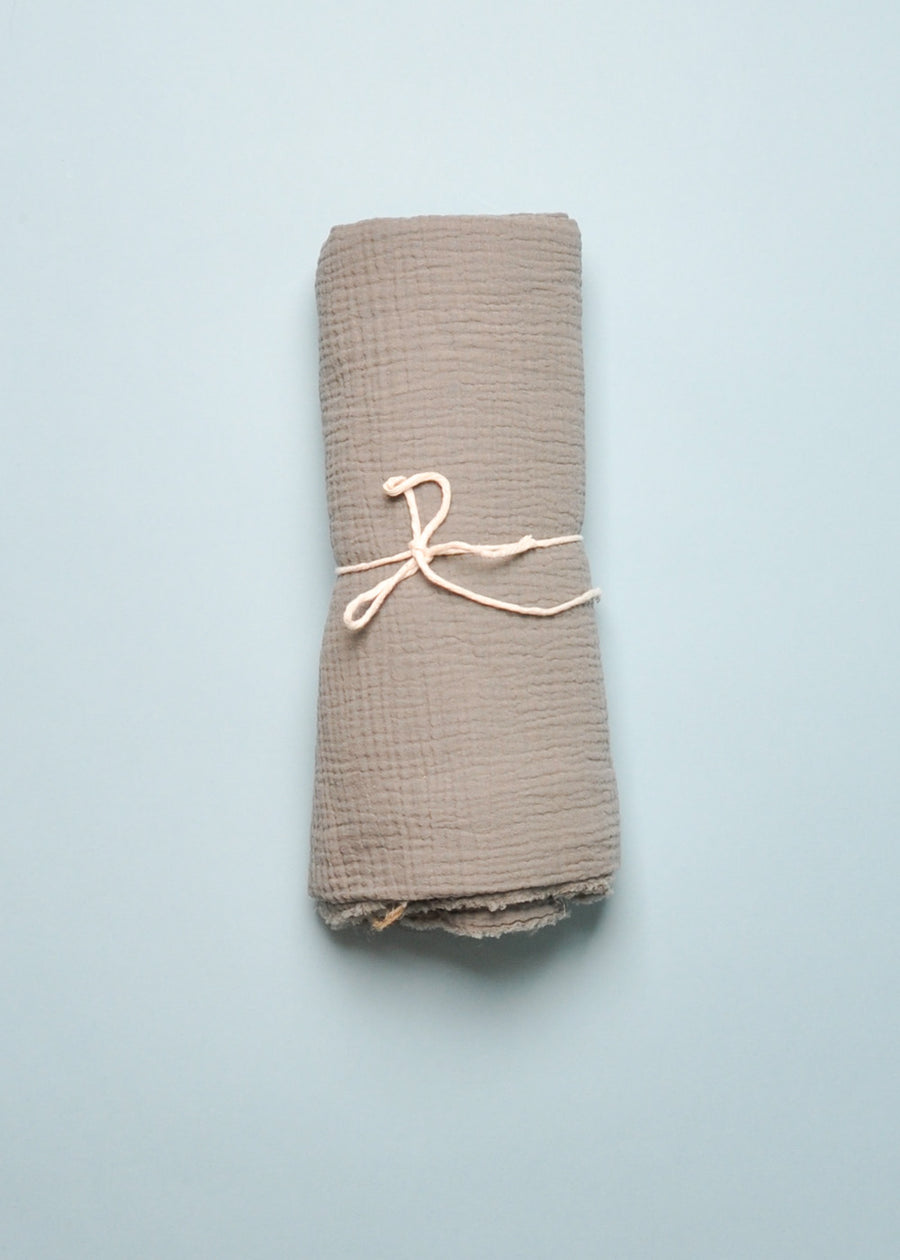 THE MUSLIN SWADDLE - LEAD GRAY