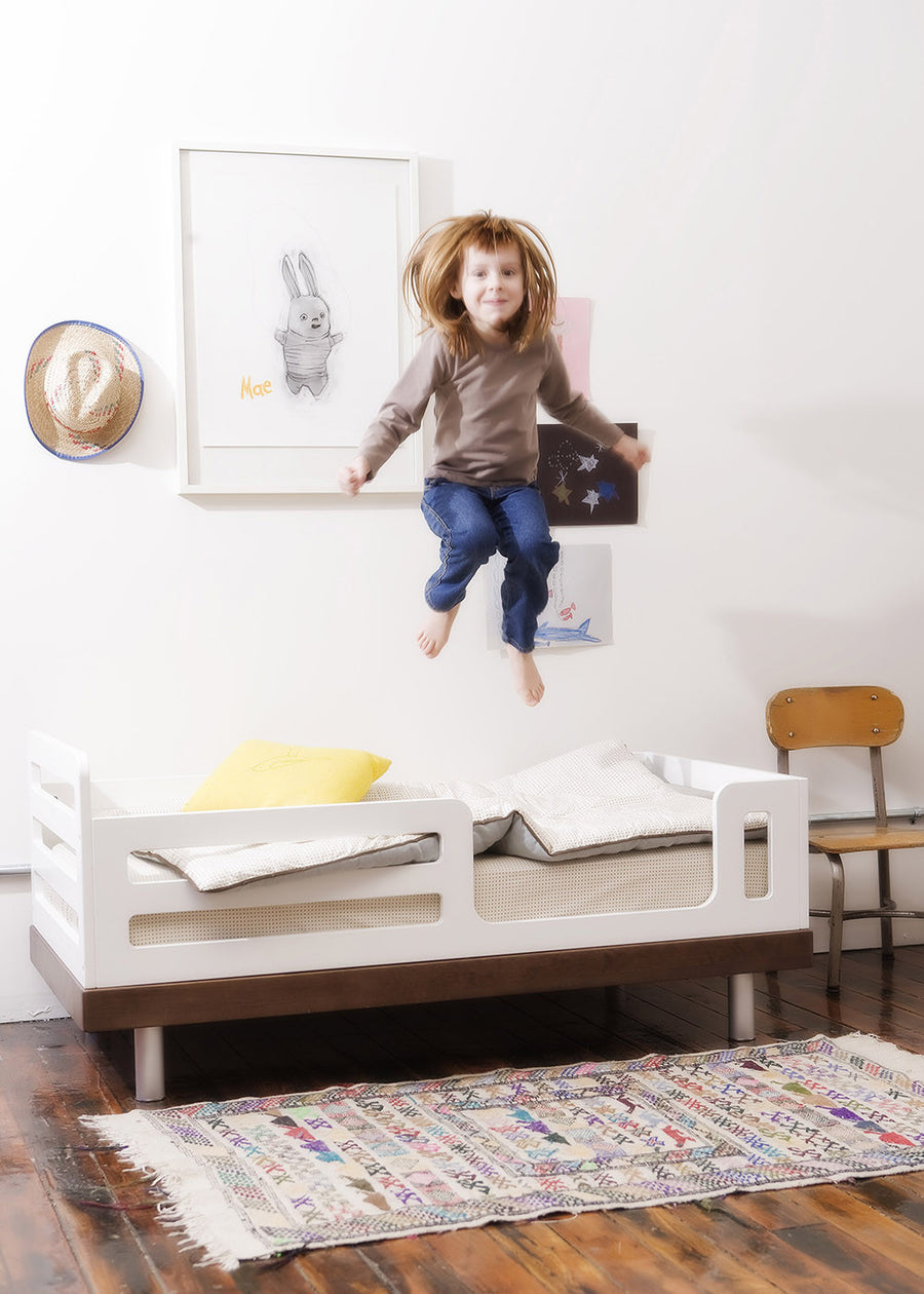 CLASSIC TODDLER BED - WALNUT