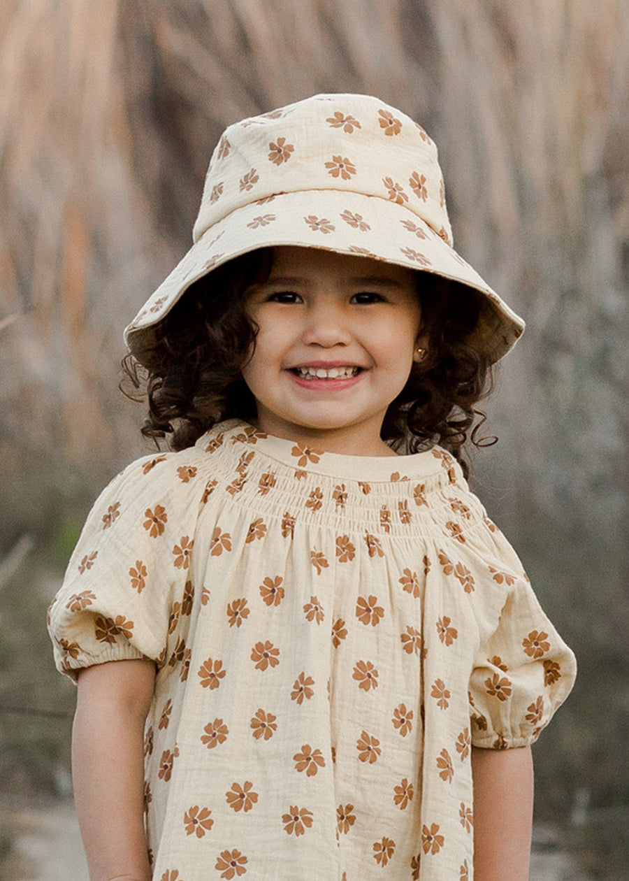 DAISIES BEACH BUCKET HAT