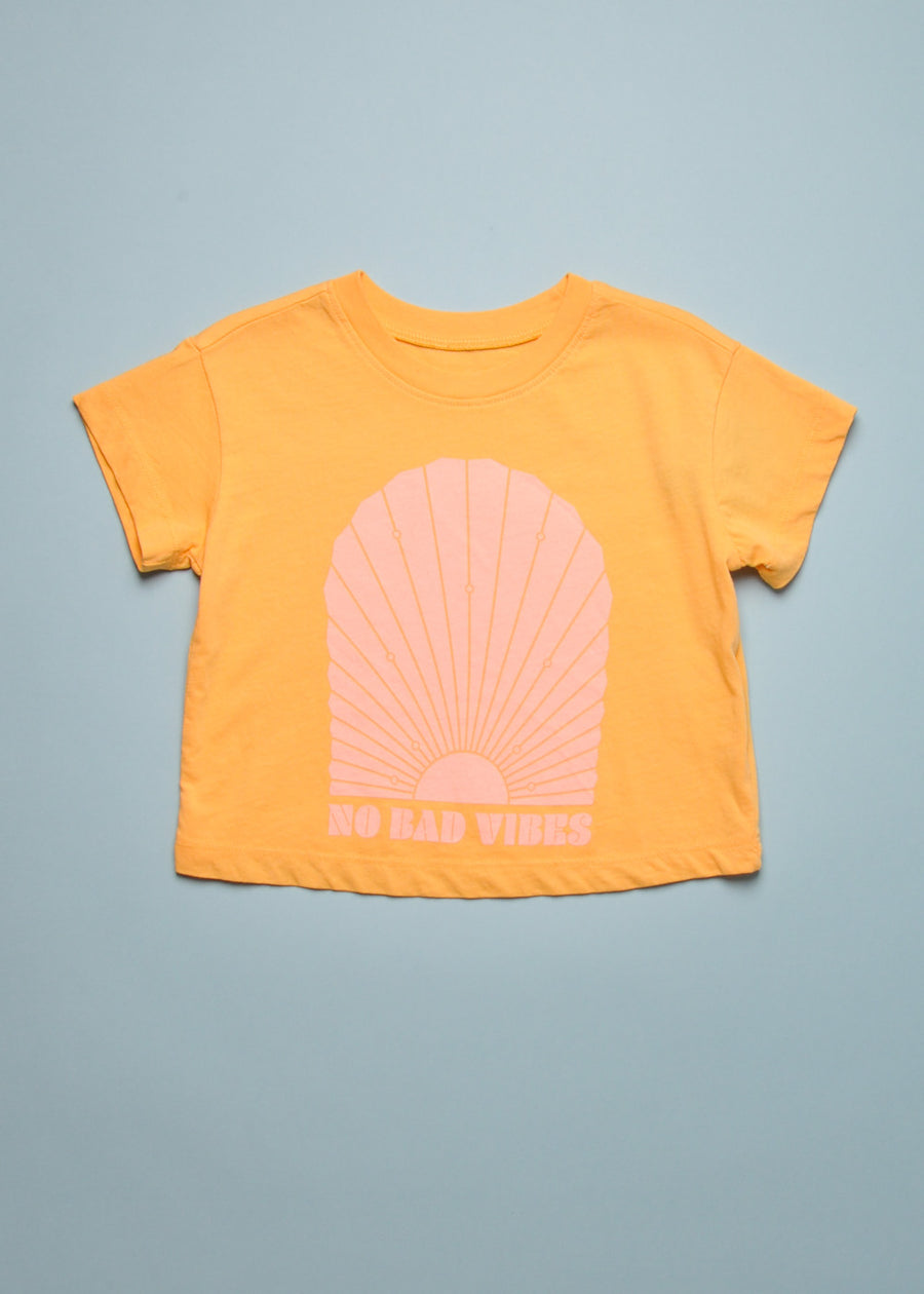 NO BAD VIBES BOXY TEE